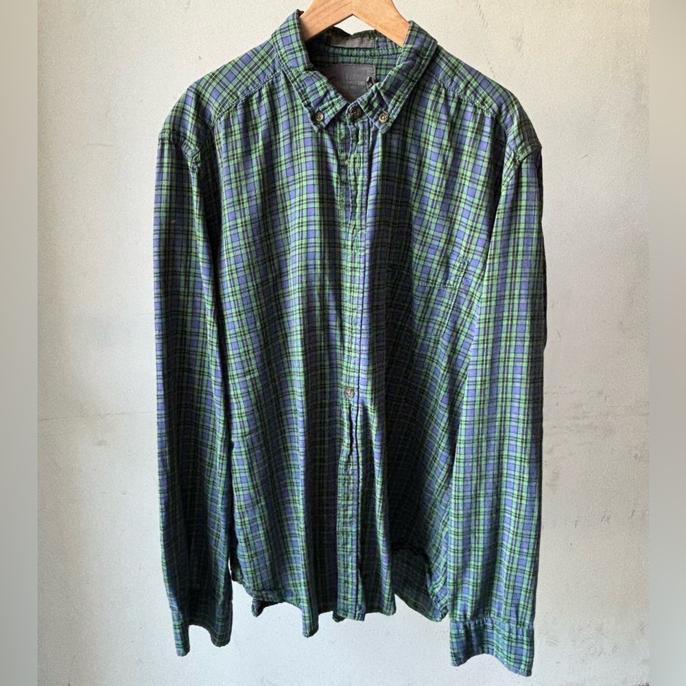 2010s H&M L.O.G.G. Green and Blue Plaid Men's Shirt Size M.